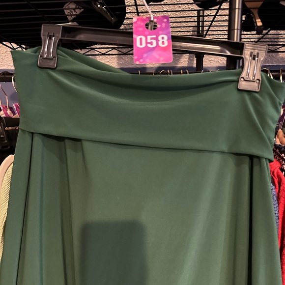 LuLaRoe Solid Green Pull-On Foldover Waist Maxi Skirt Size Medium - Picture 7 of 7